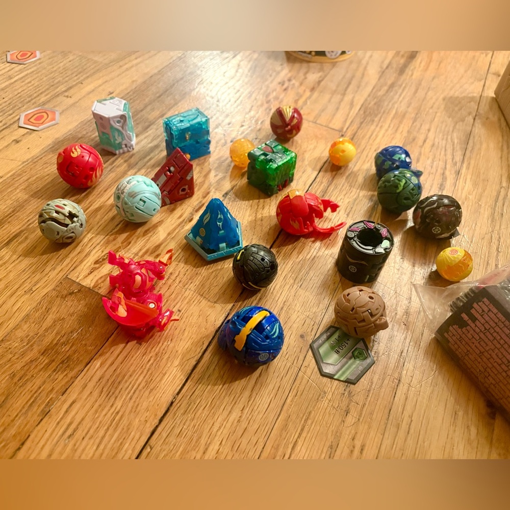 Bakugan Transforming Toy Set, 21 figures